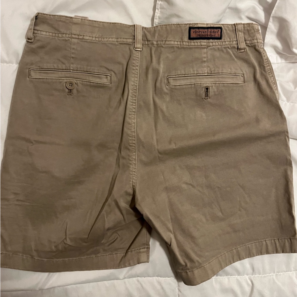 Vineyard Vines men’s island shorts size 31. 7 inch inseam